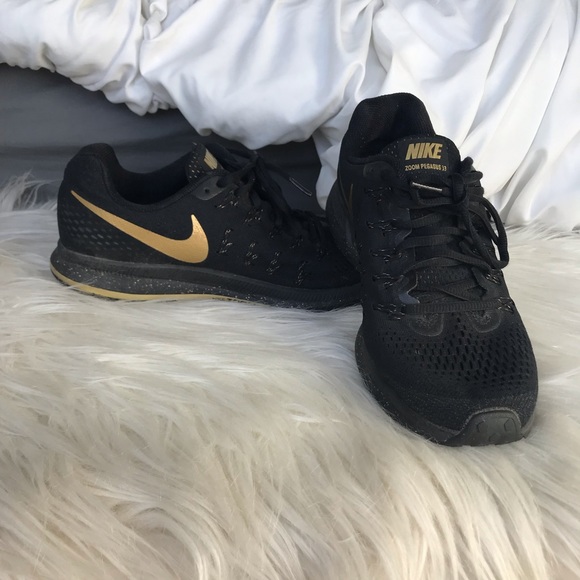 nike air zoom pegasus 33 black and gold